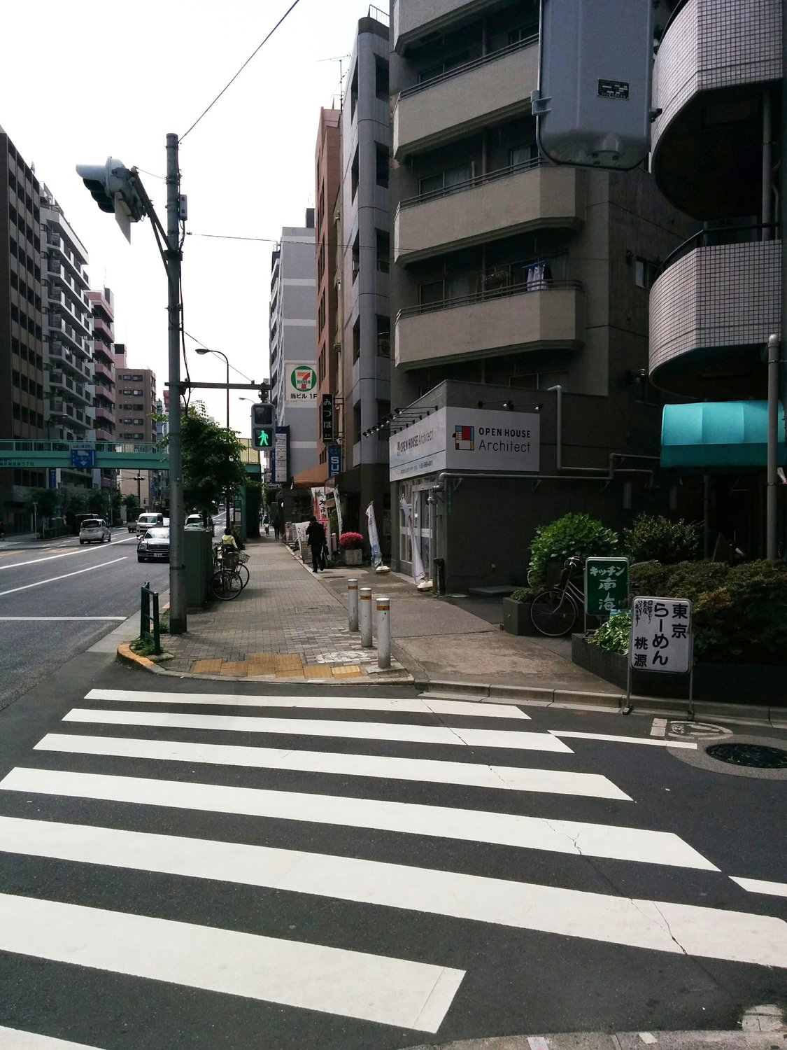１．池袋駅東口より（徒歩8分）